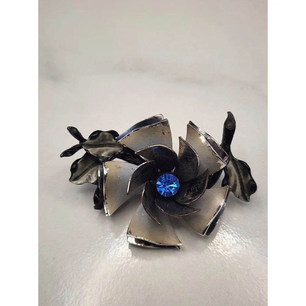 Vintage Black White Enamel Flower Brooch Blue Rhinestone Center Floral 2.25